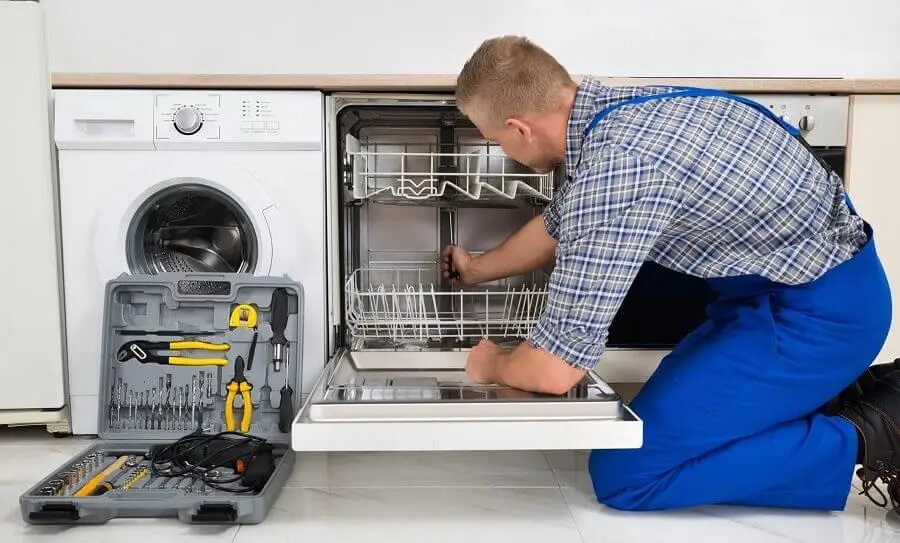 Bala Termoteknik servisi teknisyen ekibi beyaz eşya tamiri yaparken